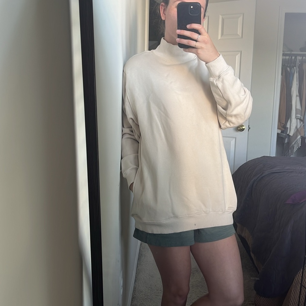 Aerie turtleneck sweatshirt with pockets